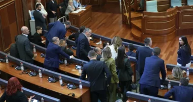 Kosovë/ PDK dhe AAK kërkojnë seancë urgjente për ndryshimet në Ligjin për Gjykatën Speciale e0386591 3f06 485e 863e 69ed24f47ef4 380x200 1