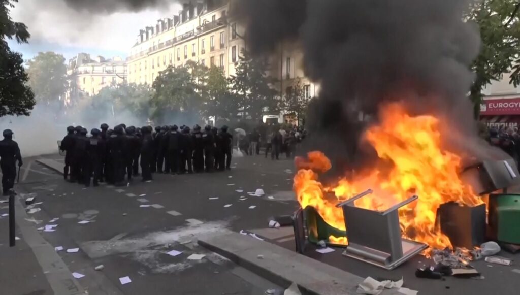 Franca ndalon protestat në disa pjesë të Parisit dhe në Lyon franca protestat 1024x581 1