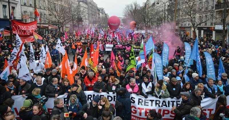 Qeveria franceze miraton gjoba deri në 10 mijë euro për dëmet gjatë tubimeve france
