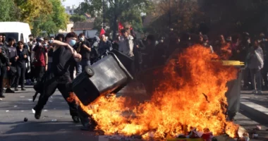 Francë, përshkallëzohen protestat studentore/ Rreth 2 mijë persona të arrestuar dhe 305 policë të plagosur france epeisodia 380x200 1