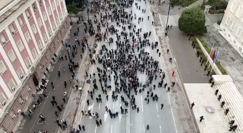 Protesta kombëtare e PD, vetëm një grup militantësh para kryeministrisë protesta 25