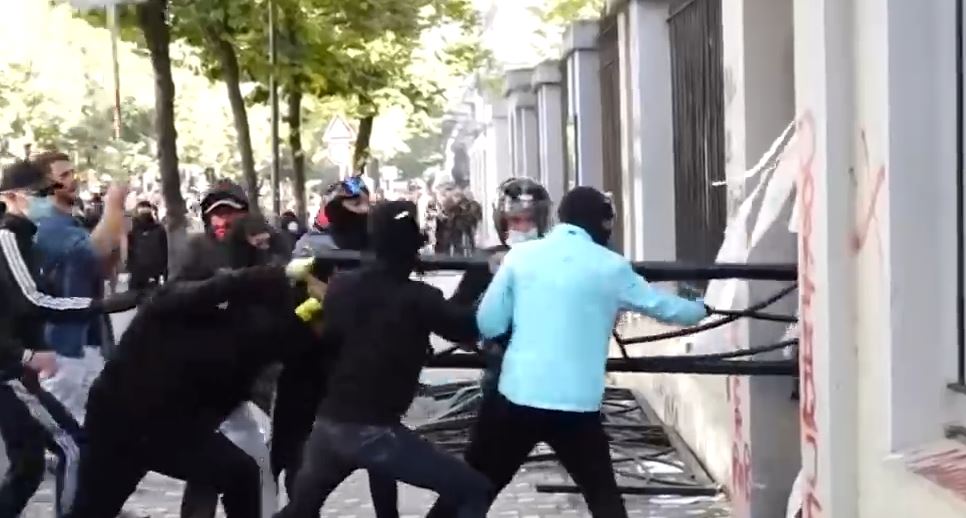 Dhuna në protestë, 16 të arrestuar/ Dëmtuan institucione shtetërore dhe subjekte private, procedohen 49 të tjerë protesta 3