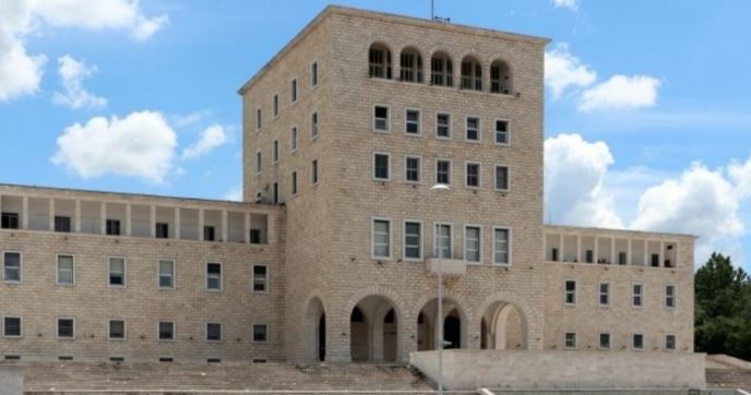 Universitetet hapin dyert për vitin e ri akademik, 120 mijë studentë në auditorë universitet